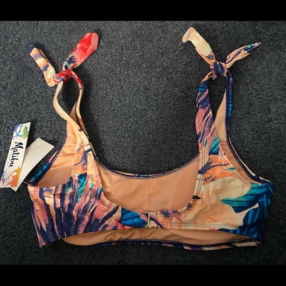 Malibu Dream Girl swim top/bathing suit/ bikini top size Medium​ - Picture 3 of 3